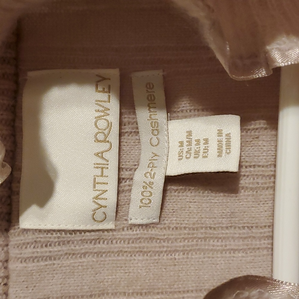 New Cynthia Rowley M pinkish cashmere sweater with ruffle accent along edge. - Picture 2 of 6